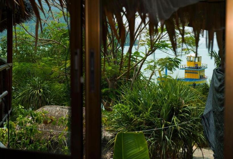 Номер Стандарт Вид на Море, Sunflower Boathouse