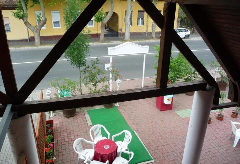 اتاق استاندارد با سرویس بهداشتی مشترک, Oleander B&b