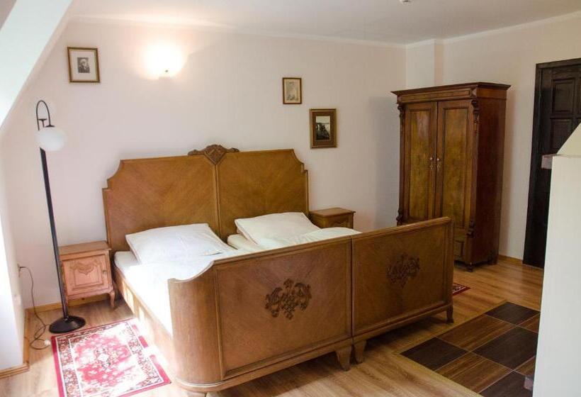 Номер Стандарт, Pałac Krobielowice