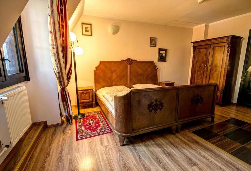 Номер Стандарт, Pałac Krobielowice