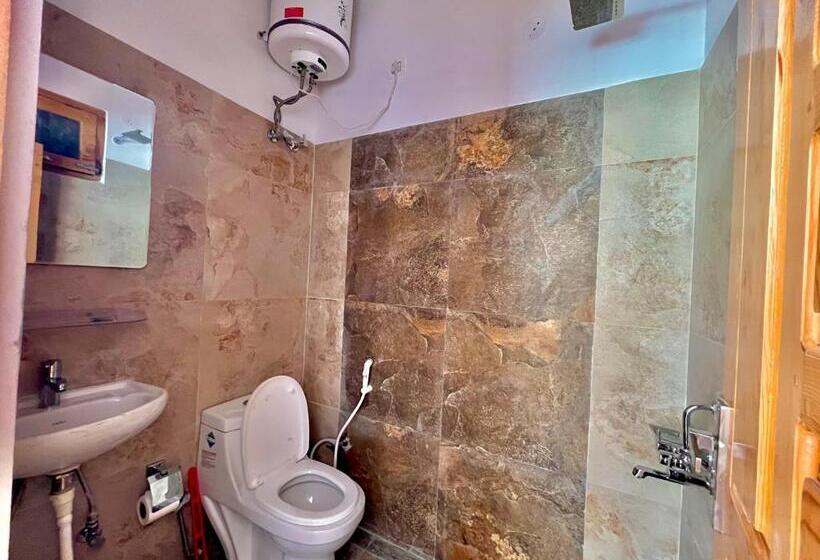 Дом 4 Спальни, Flüstern Homestay
