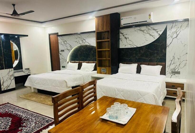 豪华家庭房间, Yatri Nivas Sagara