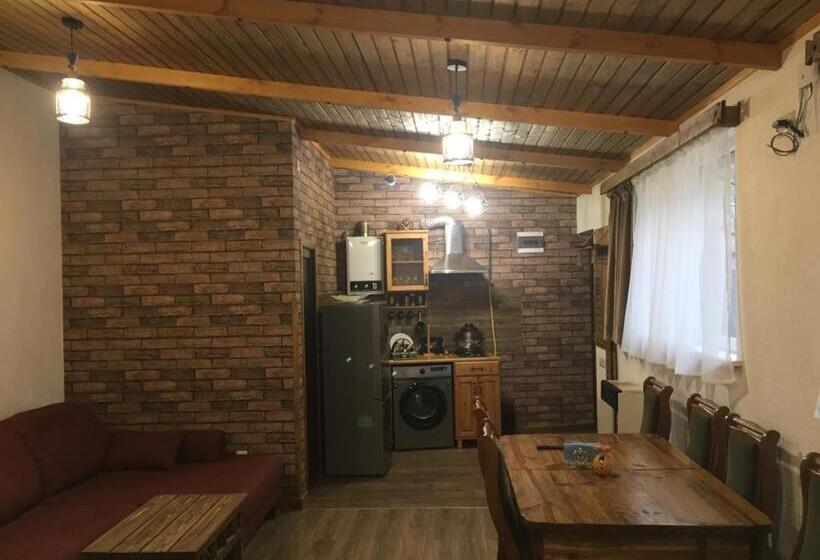 اتاق استاندارد, Tatul Guest House