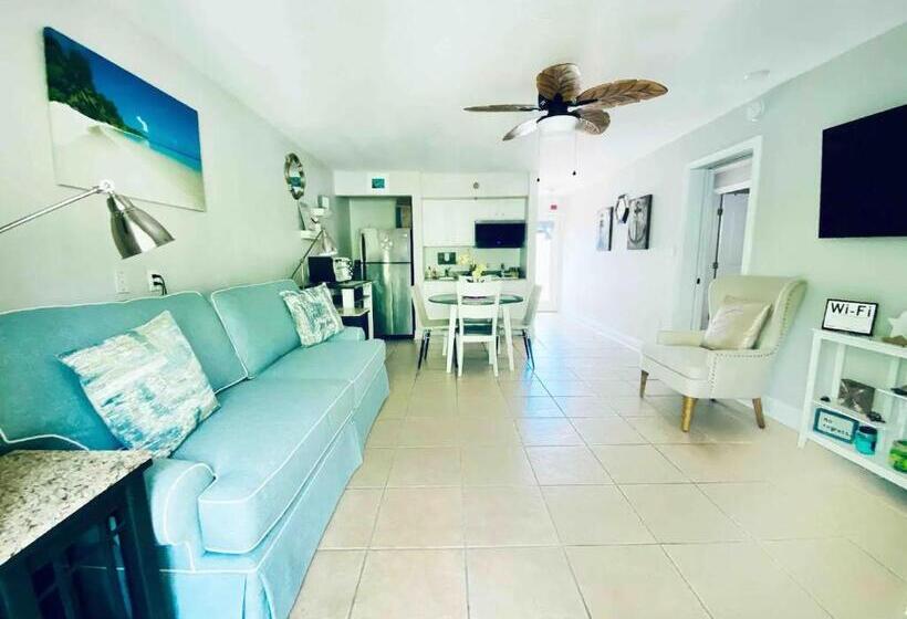 침실 1개 발코니 아파트, Condo In Waterfront Resort With Balcony Close To Beaches Free Bikes