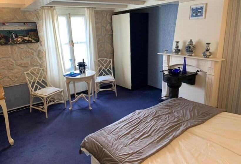 Standard room with outdoor bath, B&b Petit Chateau   Stijlvol Verblijf Voor Werk En Ontspanning