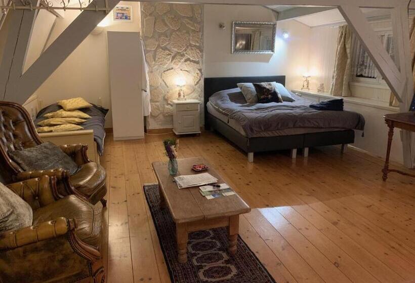 Трехместный Президентский, B&b Petit Chateau   Stijlvol Verblijf Voor Werk En Ontspanning