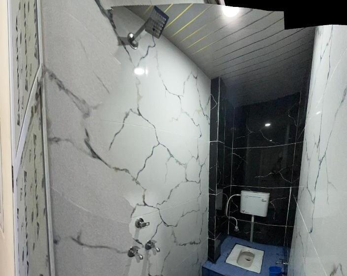 اتاق استاندارد سه نفره, Winter Hotel At Ujjain