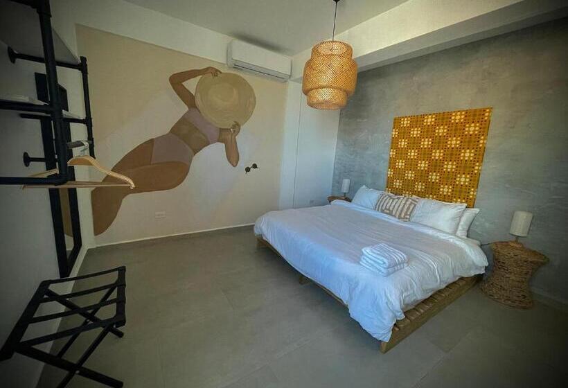 اتاق خانوادگی, 1 Corcega Beachfront Suites