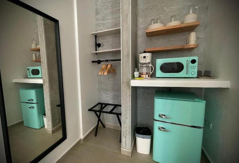 سوییت لوکس, 1 Corcega Beachfront Suites