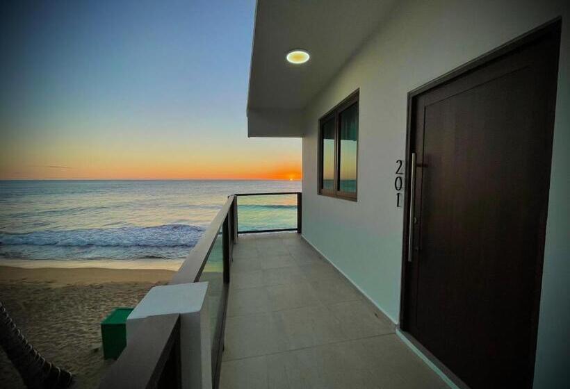 اتاق لوکس چهار تخته, 1 Corcega Beachfront Suites