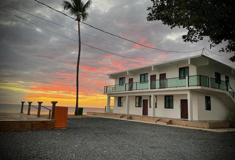اتاق کلاسیک چهارنفره, 1 Corcega Beachfront Suites