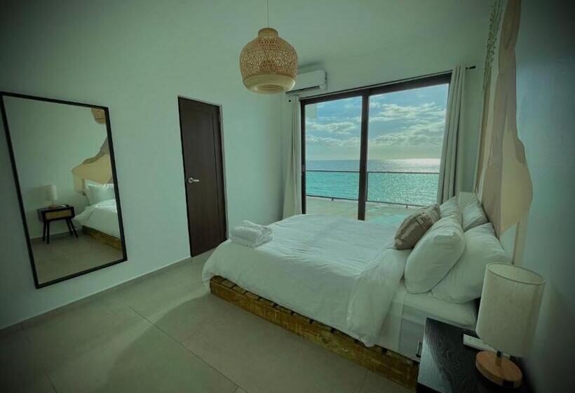 سوییت, 1 Corcega Beachfront Suites