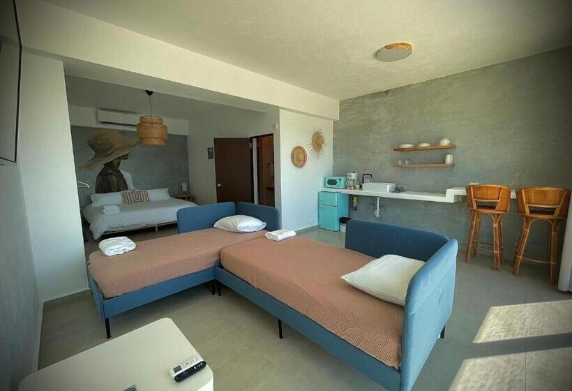 اتاق خانوادگی, 1 Corcega Beachfront Suites