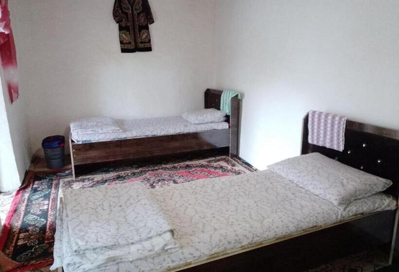 스탠다드 트리플 룸, Damirbek Davronov Guest House