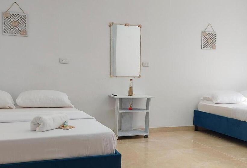 4인용 스탠다드 룸, La Marina Hostal