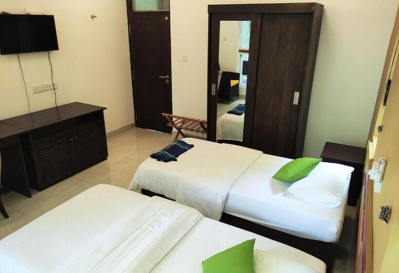 Номер Стандарт Адаптированный для Инвалидов, The Yacht Villa Near Colombo International Airport