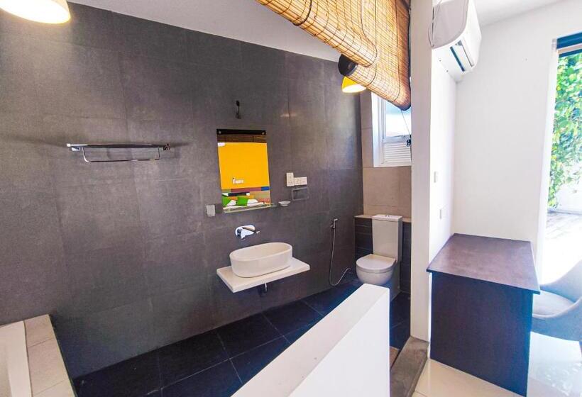 Номер Deluxe, The Yacht Villa Near Colombo International Airport