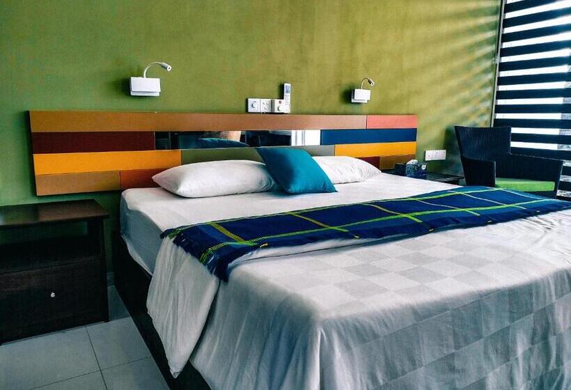 Номер Deluxe с Балконом, The Yacht Villa Near Colombo International Airport