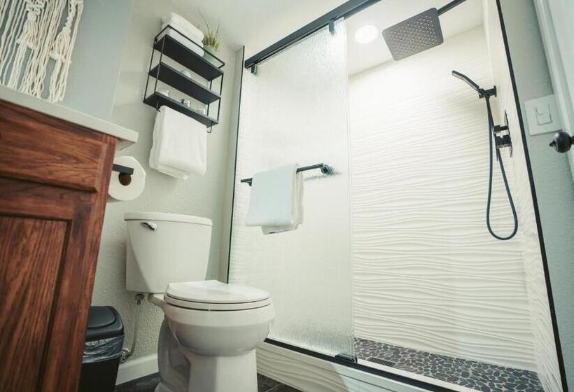 Номер Deluxe, Windsor Retreat Private Basement Suite