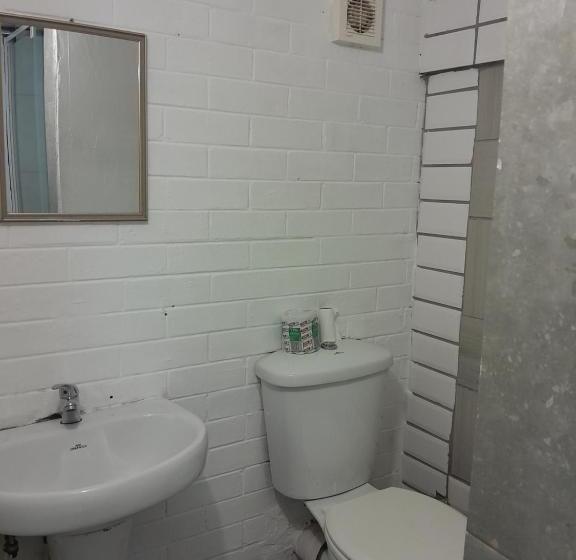 스탠다드 스튜디오, Pmb Backpackers Lodge