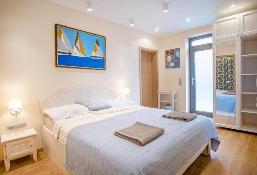 Семейный Номер, Kiss Henézi Guest House