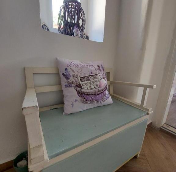 Family Suite, Fehér Szeder