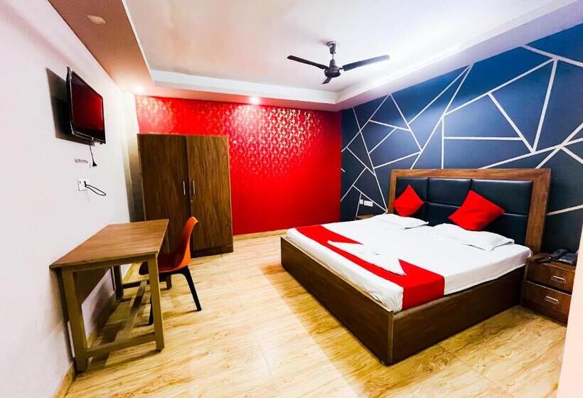 Номер Deluxe, Roomshala 121 Hotel Classic   New Delhi Railway Station