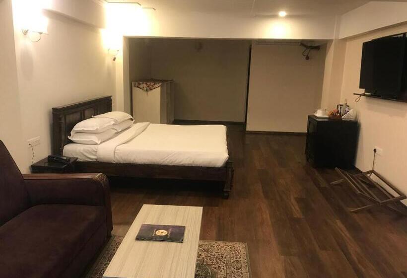 Номер Deluxe, The Heritage Club   Tripura Castle