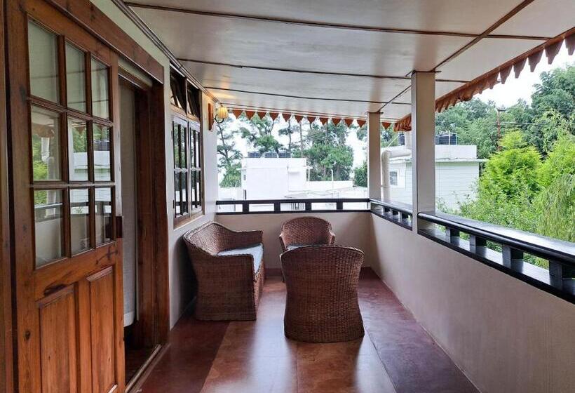 Номер Стандарт, The Heritage Club   Tripura Castle