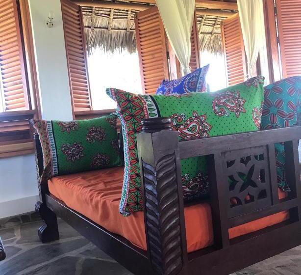 اتاق لوکس با تخت بزرگ, Beach Way Villa