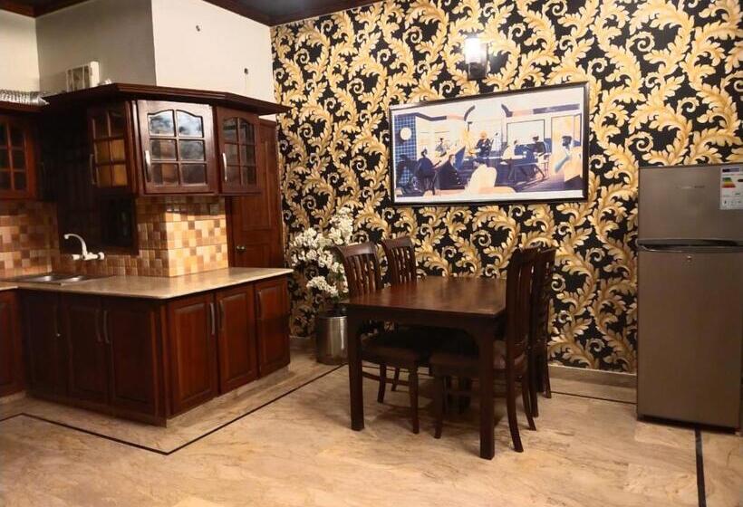 Economy Triple Room, Luxury Guest House Near Agha Khan, Karachi Airport