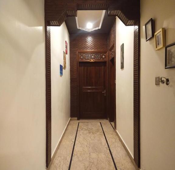 Economy Triple Room, Luxury Guest House Near Agha Khan, Karachi Airport