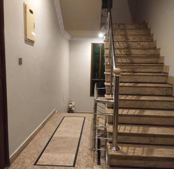 اتاق اکونومی یک تخته, Luxury Guest House Near Agha Khan, Karachi Airport