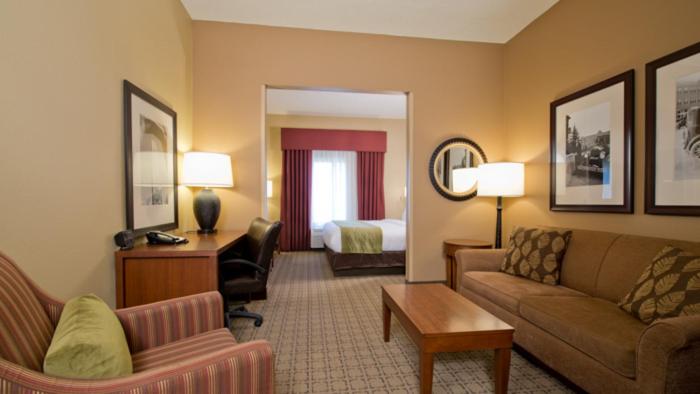 Люкс Кровать Кинг, Russell Inn And Suites
