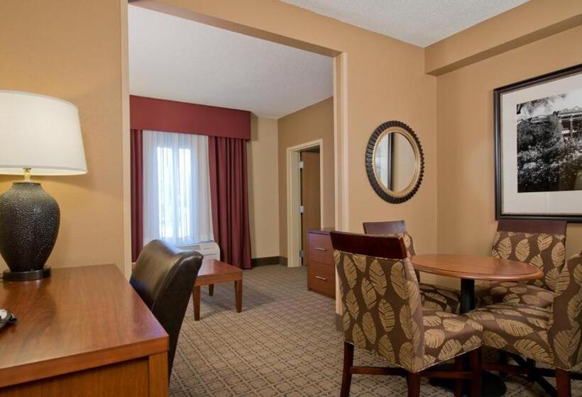 Президентский Люкс, Russell Inn And Suites