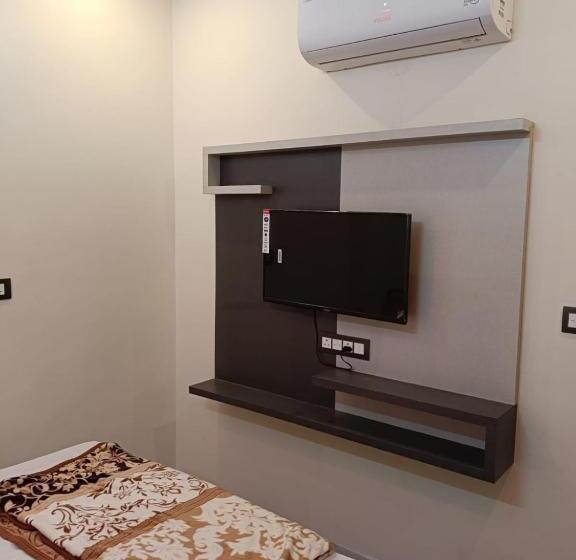 豪华房间, Raj 2 Km From Janana Hospital And 1 Km From Mds University