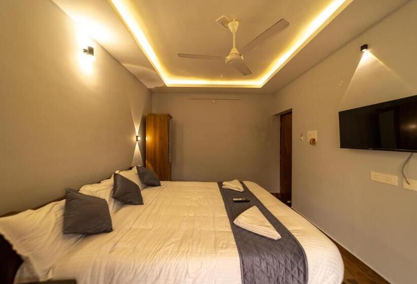 اتاق استاندارد سه تخته با بالکن, Lax Residency, White Town, Pondicherry