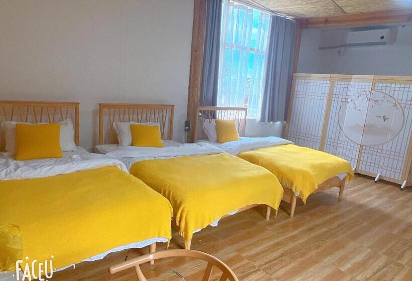 발코니가 있는 4인용 스탠다드 룸, Lijiang Shitian B&b