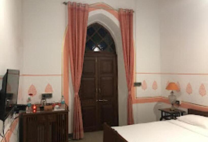 اتاق لوکس, Madhav Bagh   Royal Heritage Stay , Vadodara
