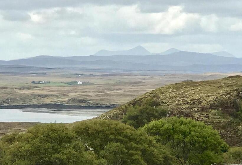 Номер Стандарт Вид на Море, Hazeldean