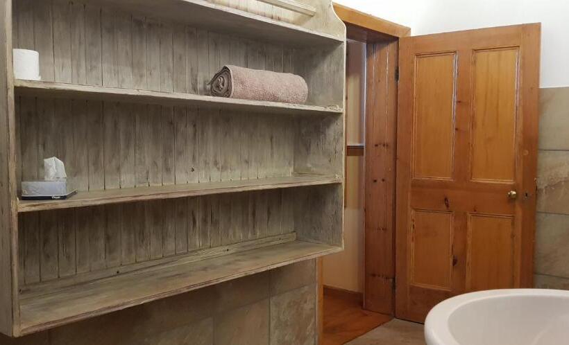 Люкс Повышенной Комфортности, Uniondale Guest Lodge