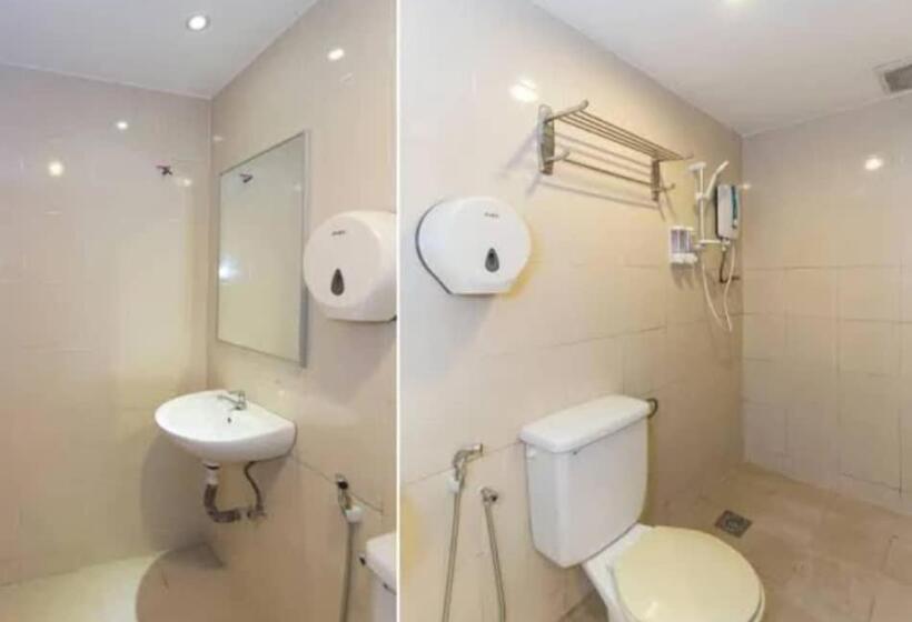 Номер Стандарт Трехместный, V Hotel Sri Gombak