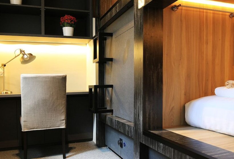 Capsule, Cube Boutique Capsule Hotel At Chinatown