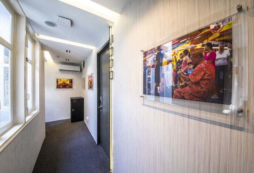 Capsule, Cube Boutique Capsule Hotel At Chinatown