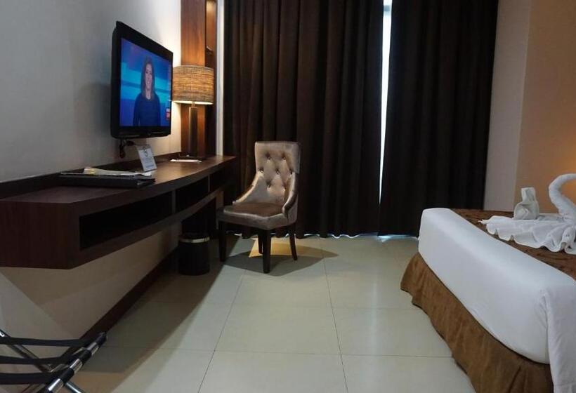 Номер Deluxe с Балконом, Kew Hotel Tagbilaran