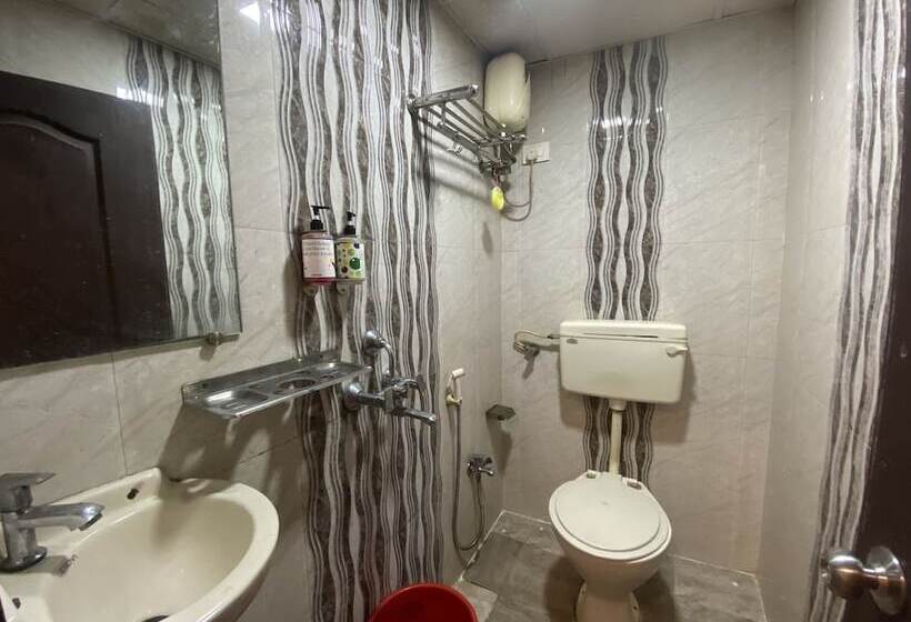 Номер Deluxe, Royal Grand   Near Mumbai International Airport