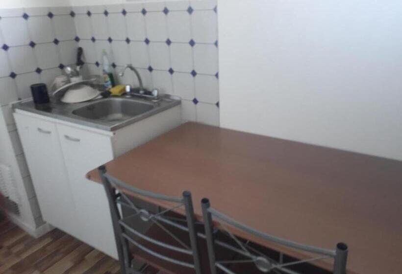 اتاق استاندارد, Hostal Alessandri