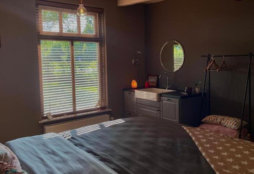 Standard room with outdoor bath, Hoeve Bij Vosselen