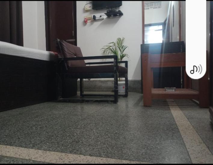 اتاق لوکس یک تخته, Rowdralaya Residency