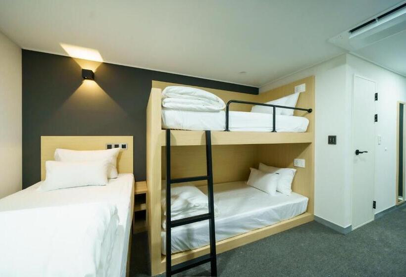 标准三人间, The Stay Hue Myeongdong
